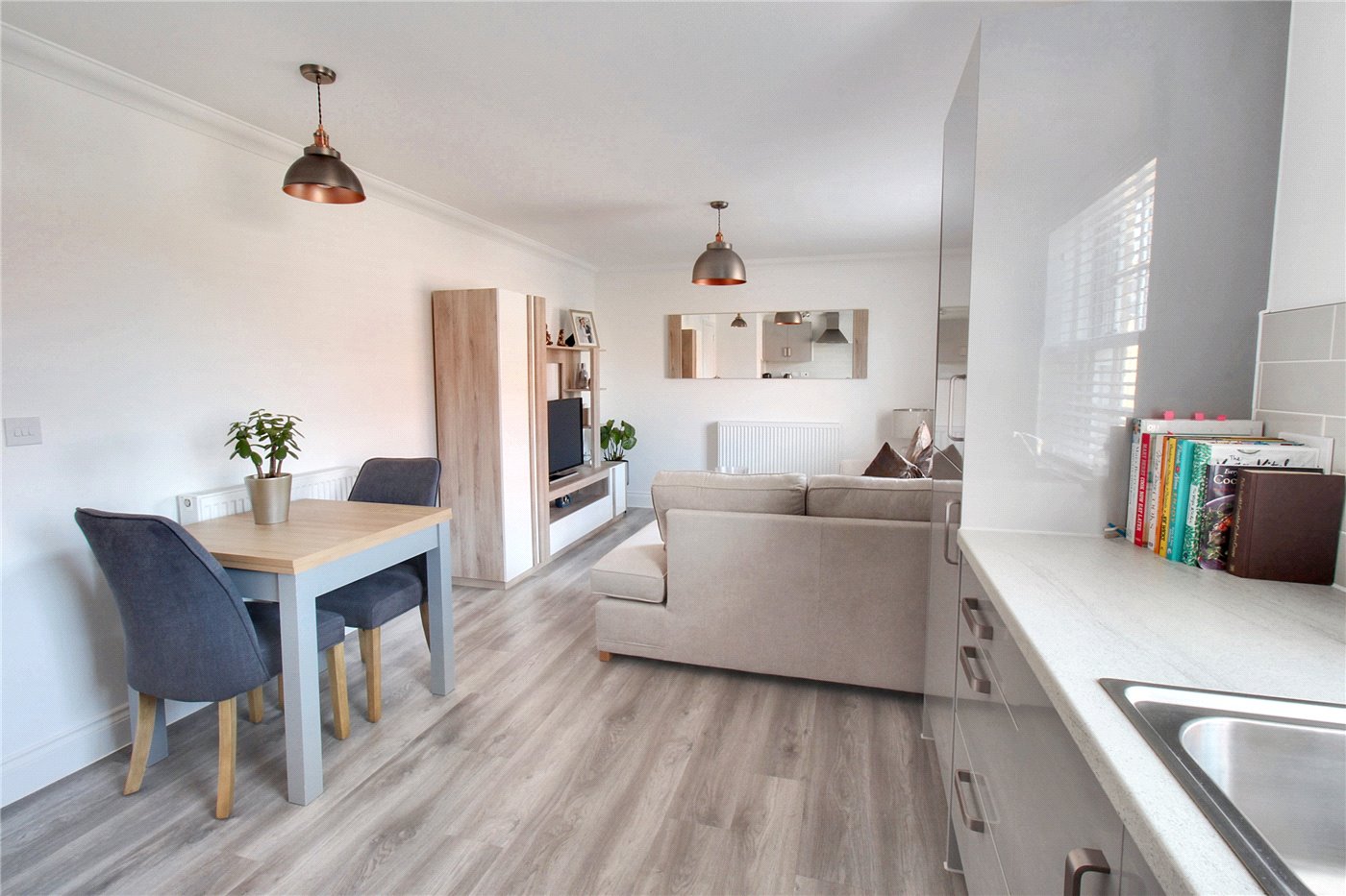 Lounge/Kitchen